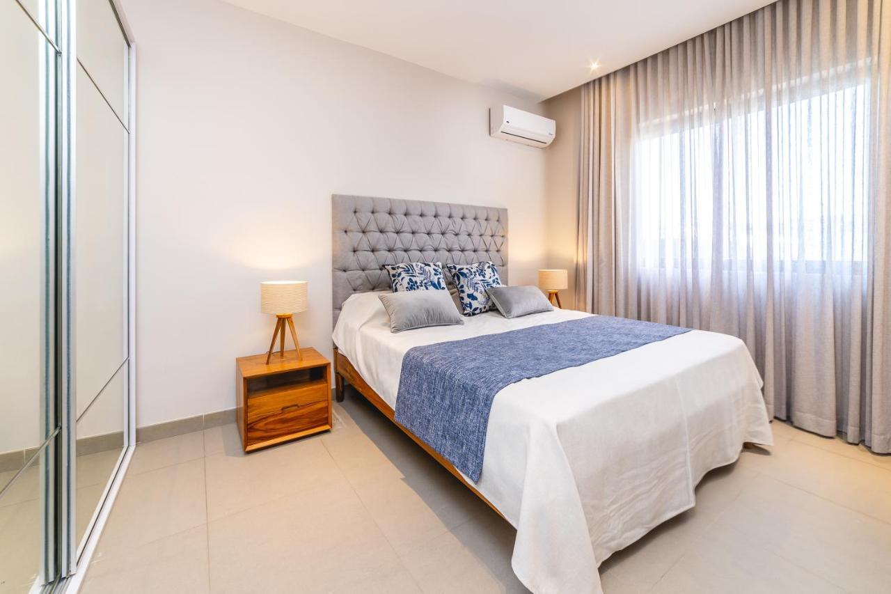 Penthouse 13 - One Bay Residence With Private Rooftop Terrace And Dip In Pool Pereybere Beach エクステリア 写真