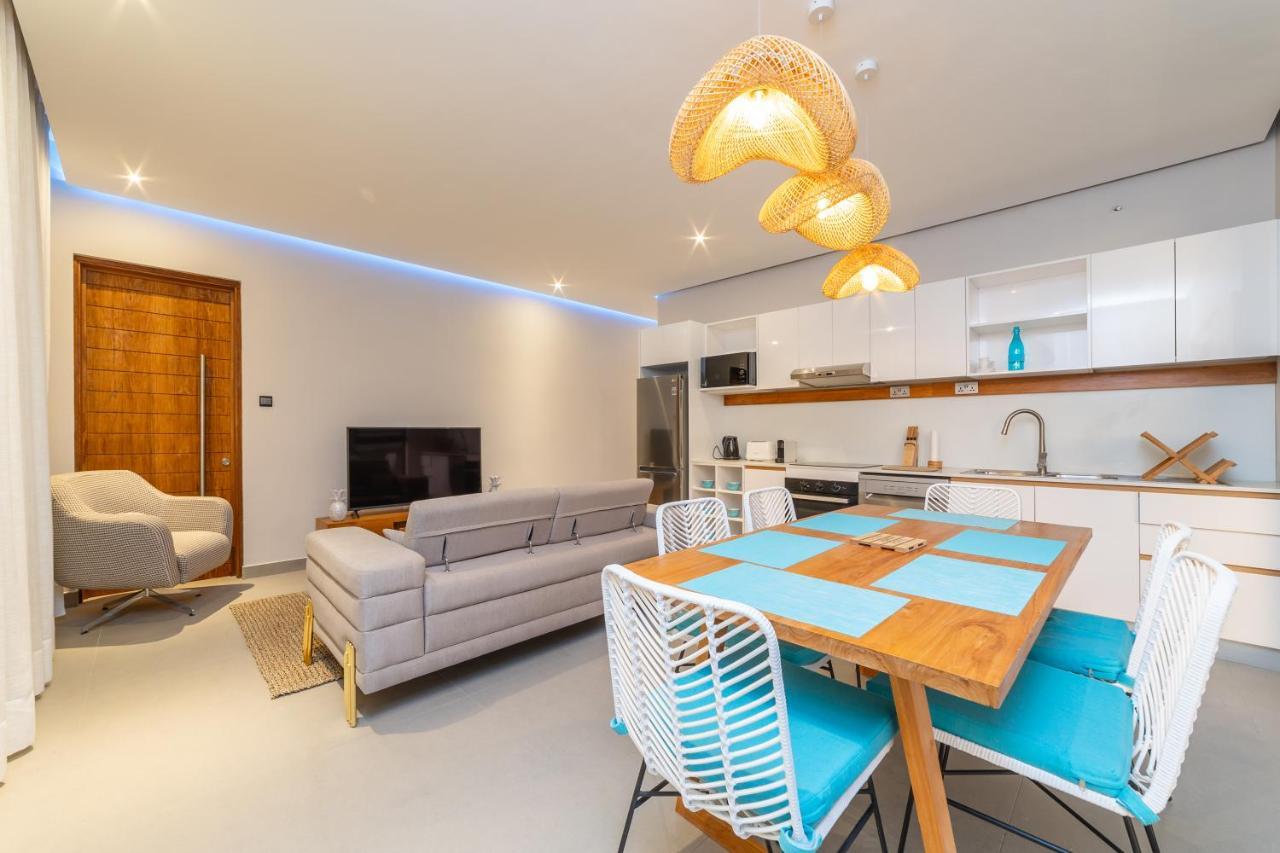 Penthouse 13 - One Bay Residence With Private Rooftop Terrace And Dip In Pool Pereybere Beach エクステリア 写真