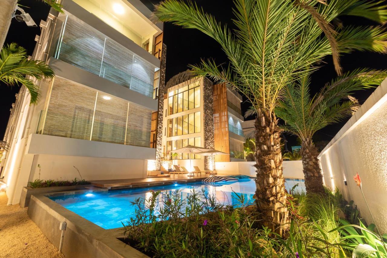 Penthouse 13 - One Bay Residence With Private Rooftop Terrace And Dip In Pool Pereybere Beach エクステリア 写真