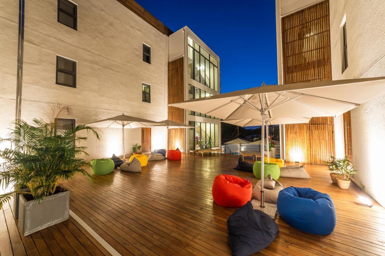 Penthouse 13 - One Bay Residence With Private Rooftop Terrace And Dip In Pool Pereybere Beach エクステリア 写真