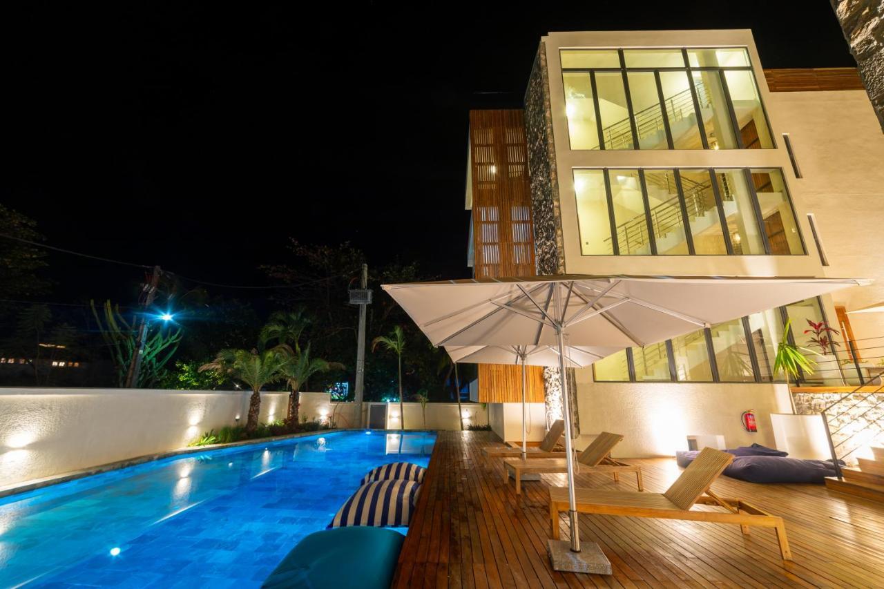 Penthouse 13 - One Bay Residence With Private Rooftop Terrace And Dip In Pool Pereybere Beach エクステリア 写真